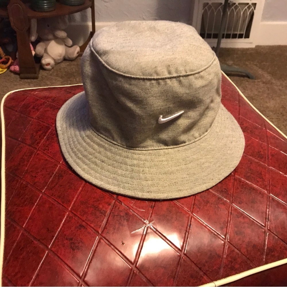 Nike Apex
Futura Washed Bucket Hat